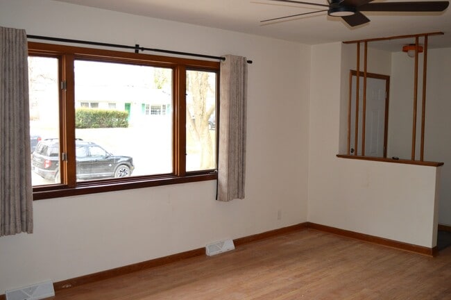 Photo - 425 Mineau Pky