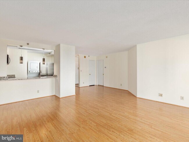 Photo - 900 N Stafford St Unidad 1206