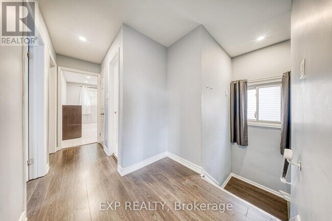 Photo - 588 Warden Ave.