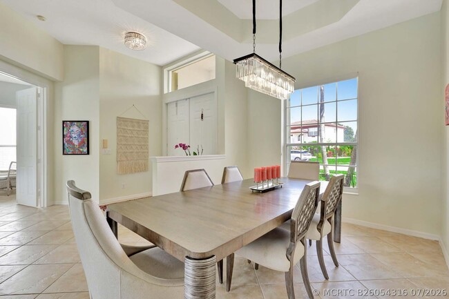 1651 Lakefield N Ct