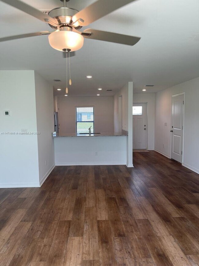 Photo - 863 Winwood Cir House
