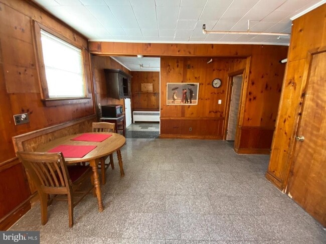 Photo - 13 E St