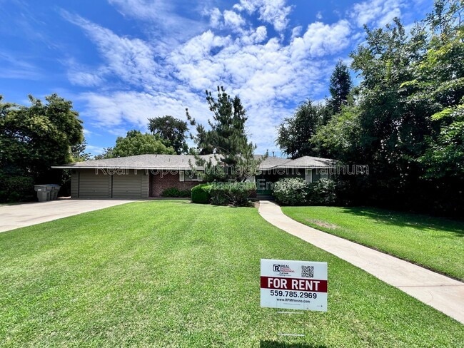 Photo - 1111 W San Jose Ave