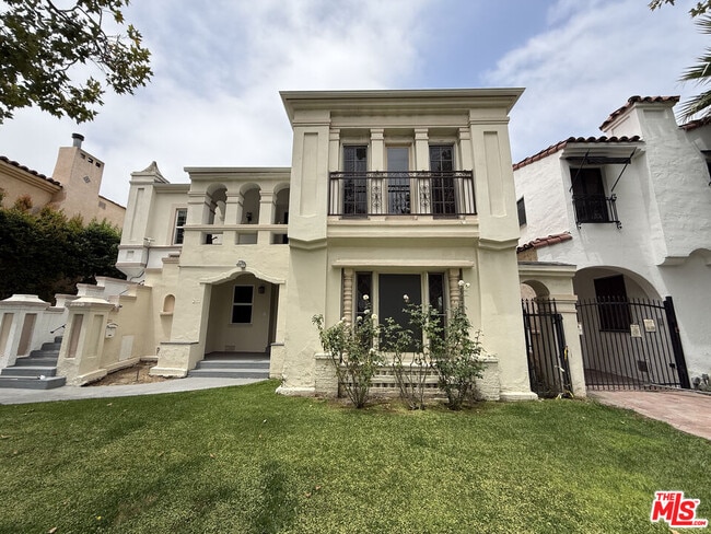Building Photo - 211 S Arnaz Dr