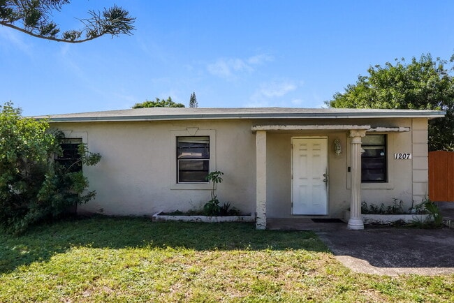 Building Photo - 1207 NW 17th Ave Rental