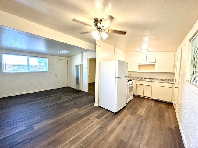 Building Photo - 1 Bedroom Cottage Style with Private Yard ... Rental