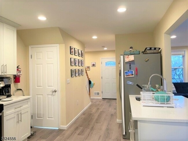 Photo - 49 Blaine St