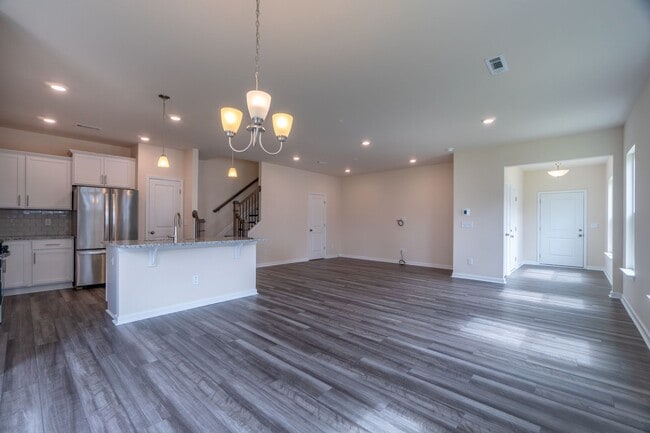 Photo - Comfortable home in a great area!