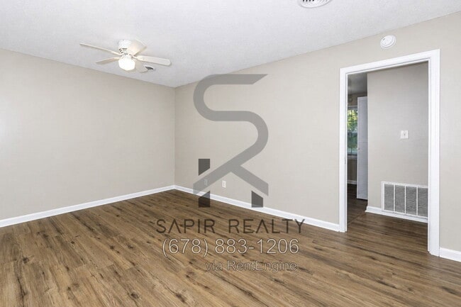 Photo - 4716 Oak St