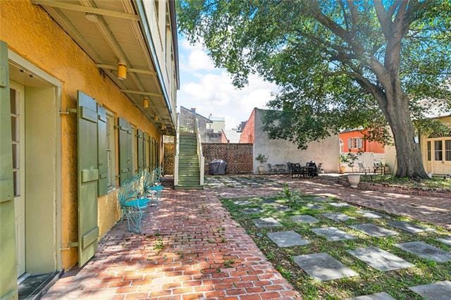 823 Dauphine St