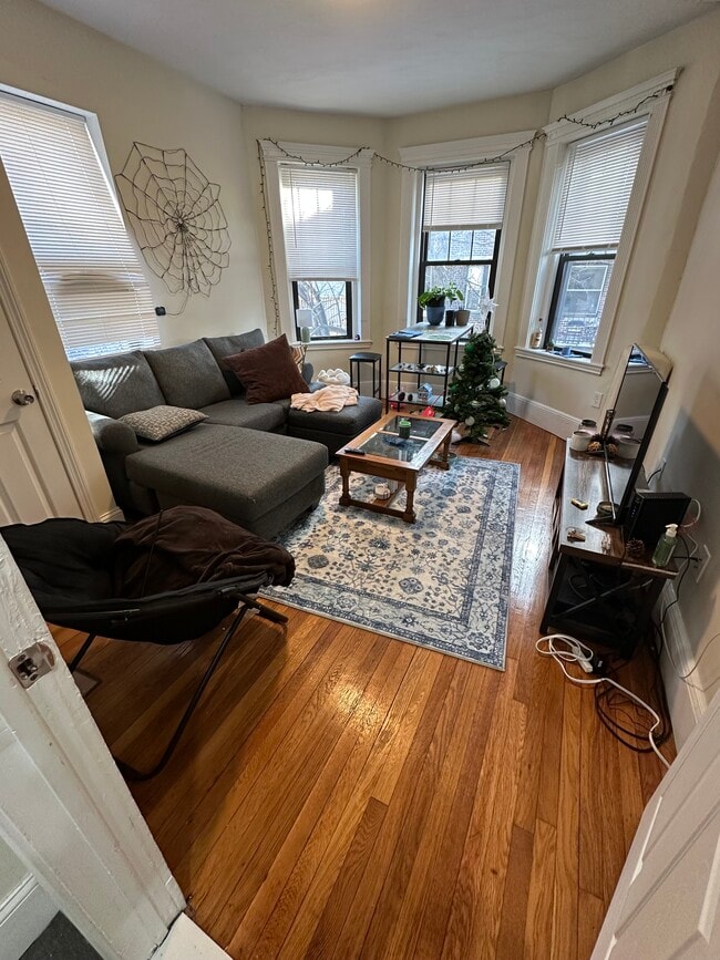 Photo - 126 Warren St