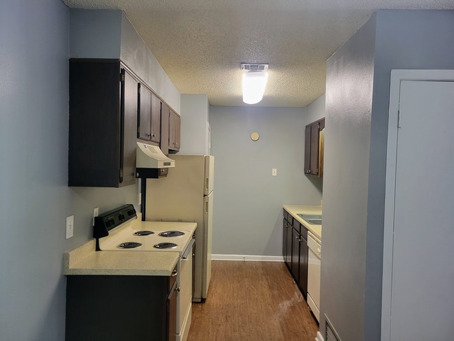 Woods 1A Kitchen.jpg