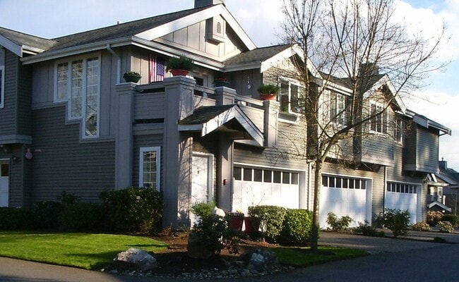 Bright and Spacious Bothell Condo Overlook... - Bright and Spacious Bothell Condo Overlook... Unit 1-105