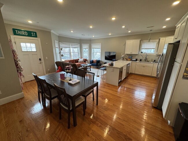 Building Photo - 116 Holland St Unit 3L Rental