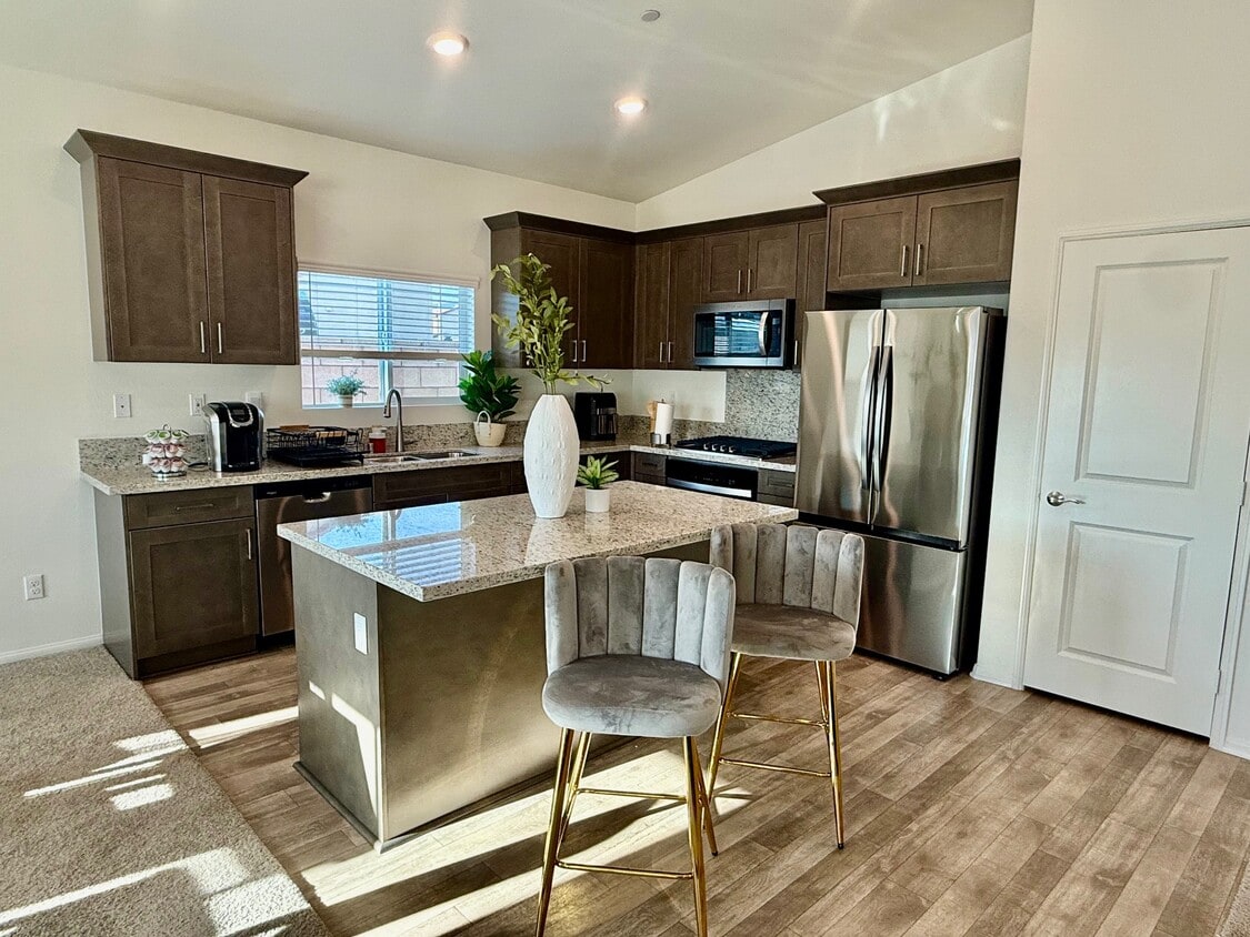 Kitchen - 13895 Vantage St (Moreno Valley, CA)