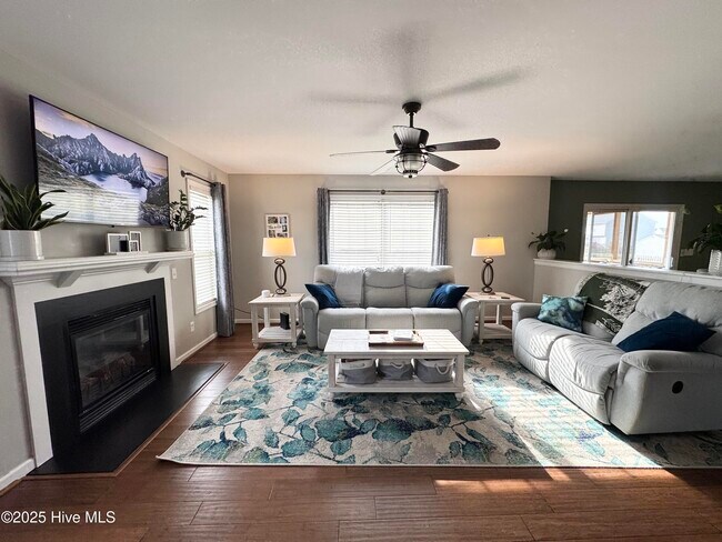 Photo - 309 Queenswood Blvd