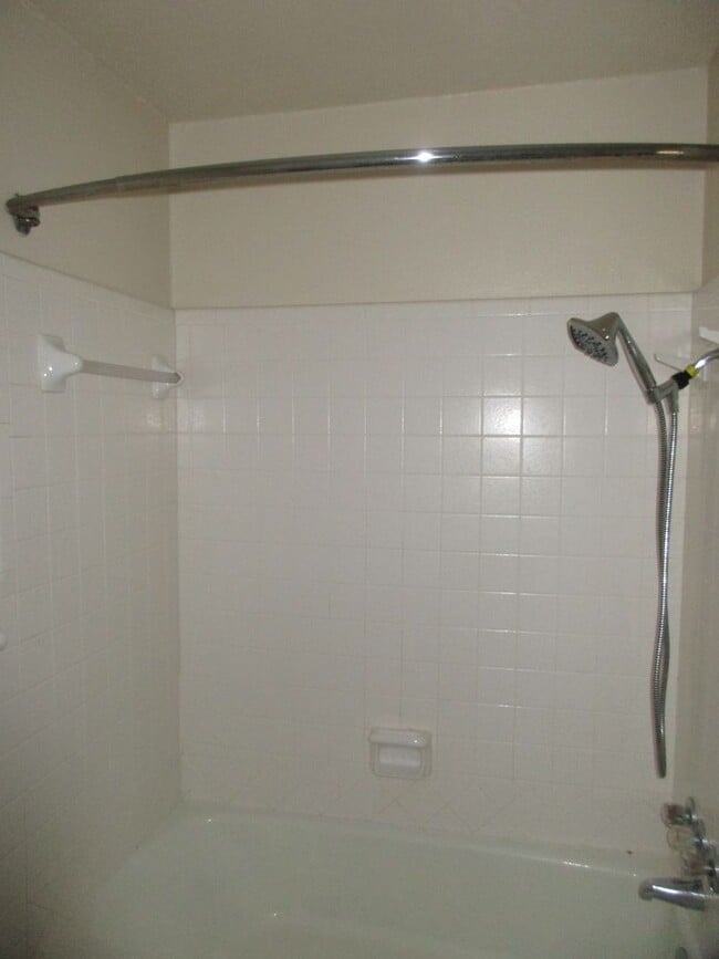 Building Photo - 1/1 Duplex with Carport