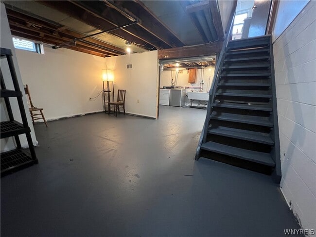 Photo - 512 Cayuga Rd