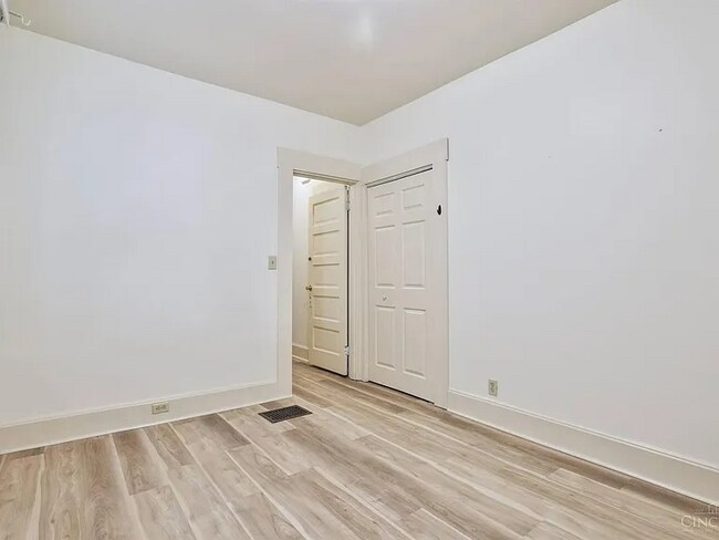 Photo - 2911 Robertson Ave