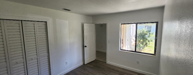 Building Photo - 33 Pony Express Dr