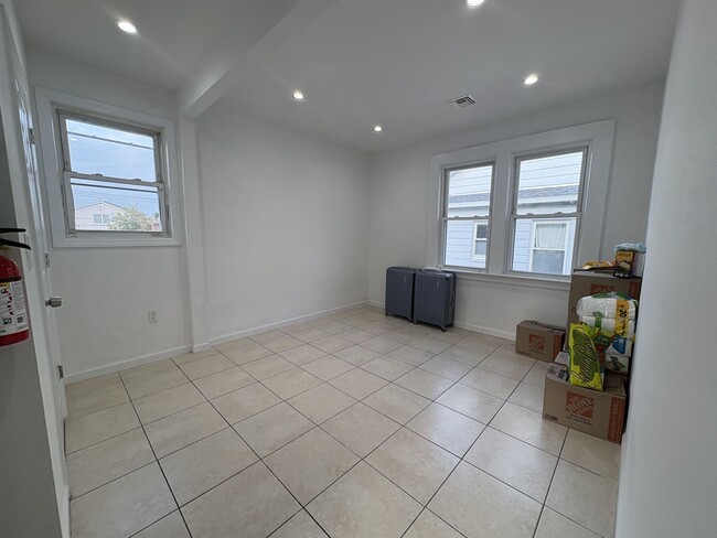 Photo - 355 PRINCETON Ave Unit 2