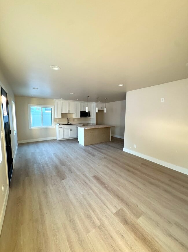 Building Photo - 11720 Utah Ave Unit B