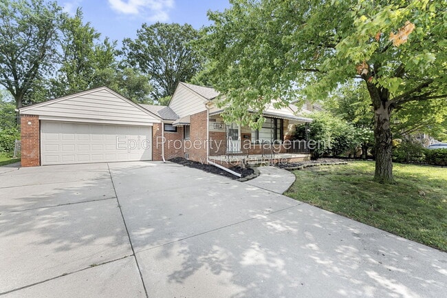 Building Photo - 812 Riverbank St
