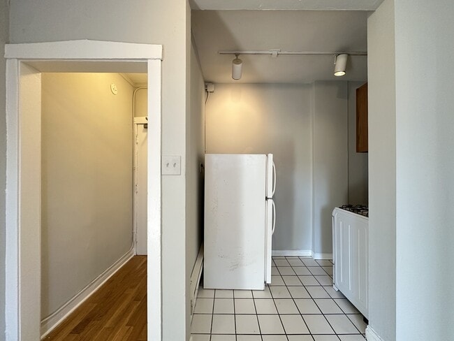 457 W Melrose Unit 413