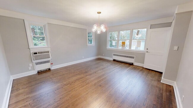 Photo - 137 Morsemere Ter Unit 1