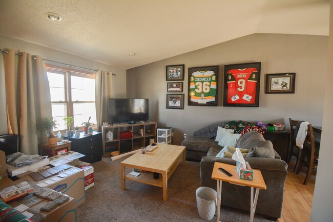 Photo - 4 bed 2 bed For Rent in Country Club Manor!