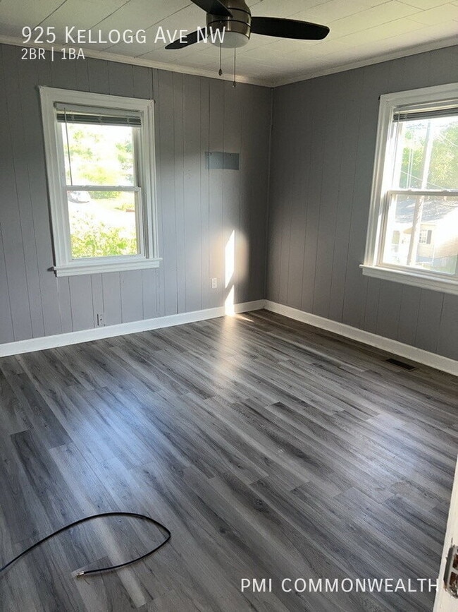 Photo - 925 Kellogg Ave NW