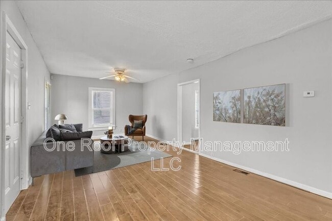 Photo - 2130 E 83rd St