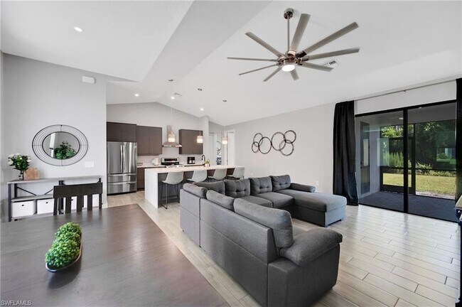 4618 Catalina Ln