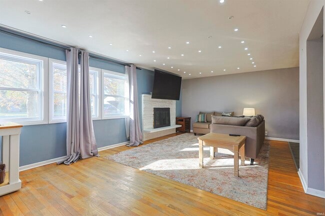 Photo - 19191 Palisade Ave