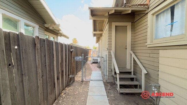 Photo - 1831 Maple Ave Unit 1831 1/2 Maple Ave