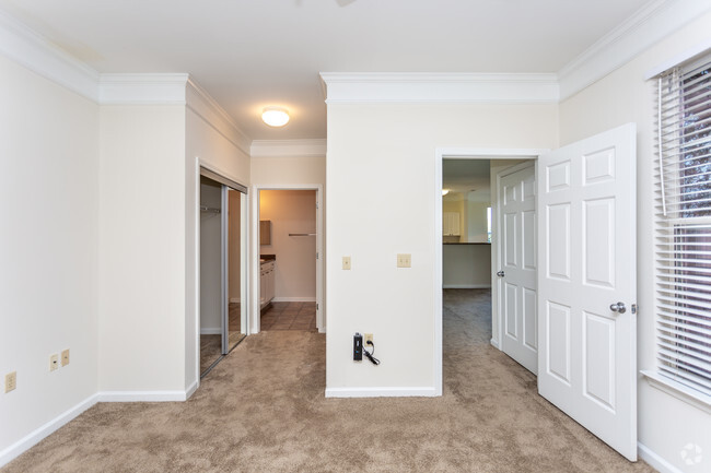 2BR, 2BA - Neville - 1075 SF - The Marlowe Apartments