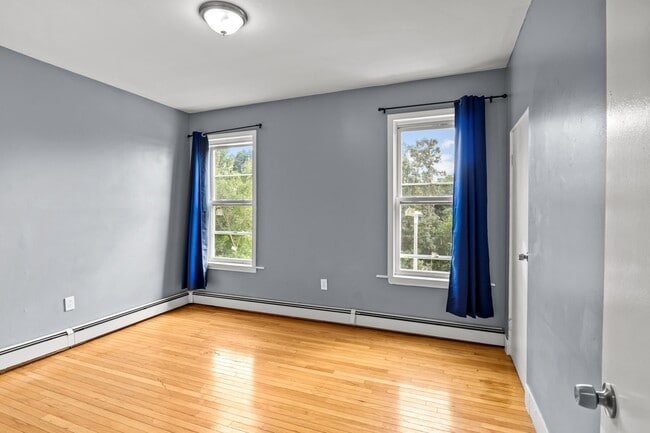 Photo - 26 Alpine Pl Unit 2
