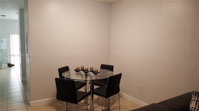 Photo - 2731 SE 17th Ave Unit 100
