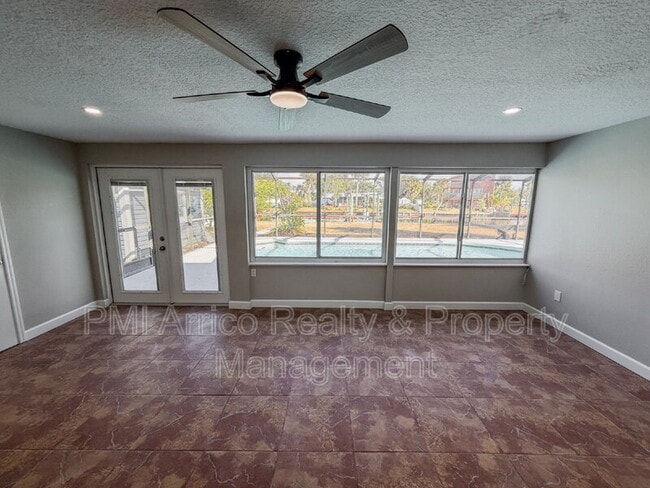 Photo - 818 Bayview Dr