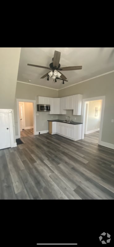 Building Photo - 301 S Main St Rental