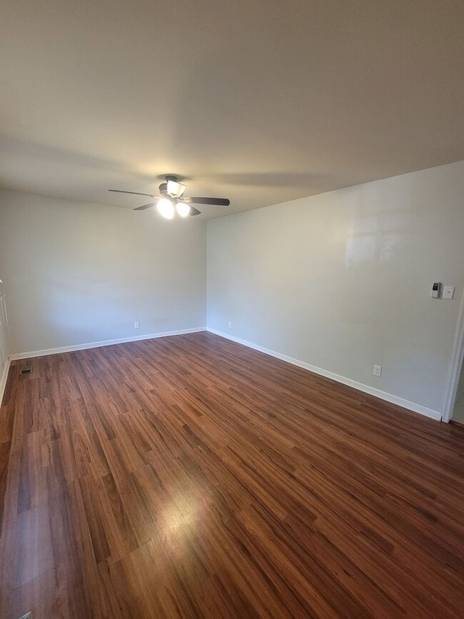 Building Photo - 3 Bedroom 2 Bathroom Home with One Car Attached Garage in Valley Park Homes Subdivision