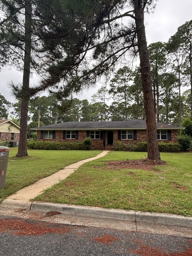 Building Photo - 1919 Robinhood Rd Rental