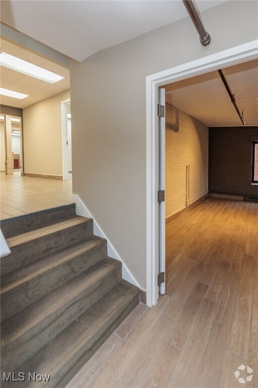 Building Photo - 1360 W 9th St Unit 330 Rental
