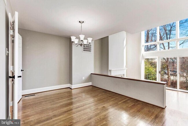 Photo - 3956 Georgetown Ct NW