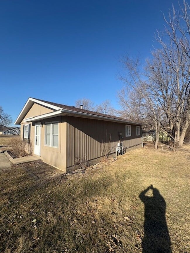 Photo - House for Rent with detached garage 3 BR/ 1 BA