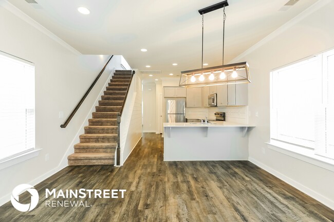 Photo - 200 Creek Run Way