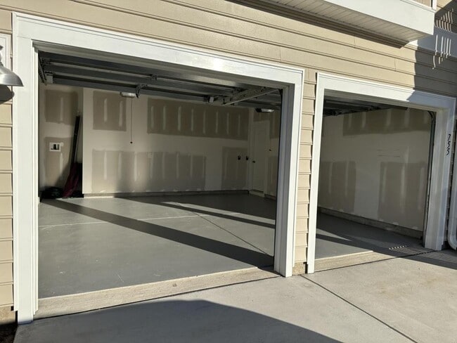 Photo - 755 Laconic Dr