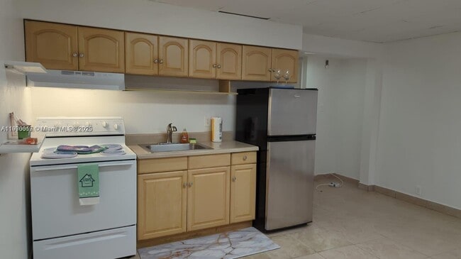 Building Photo - 17 NE 2nd Ave Unit 107