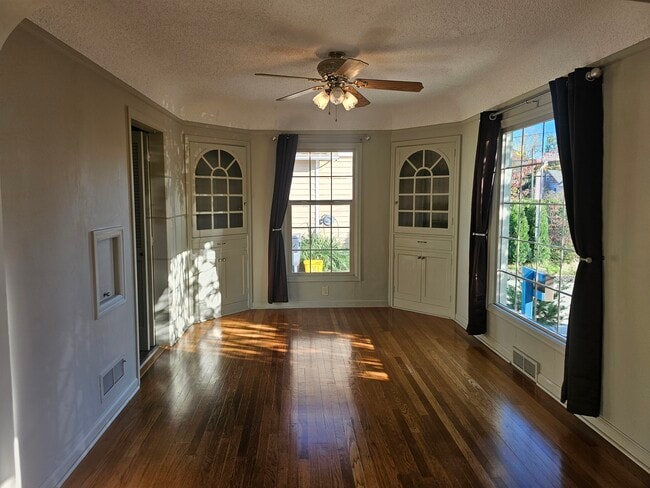 Photo - 6613 N Amherst St