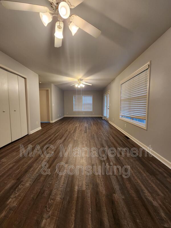 Photo - 919 Nottingham Dr Unit Apt B
